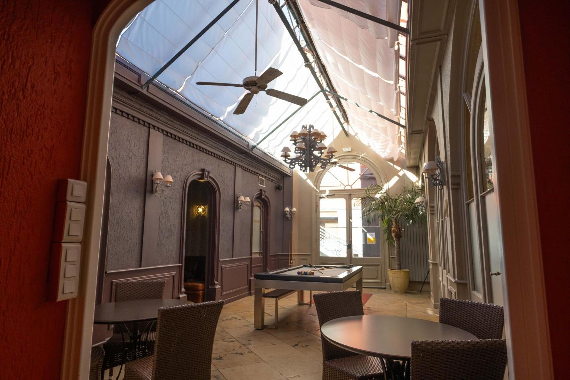 Hotel Logis De Bourgogne - 3*